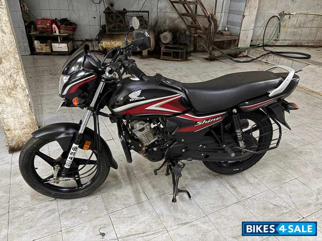 Black Honda Shine 100 Black Honda Shine 100
