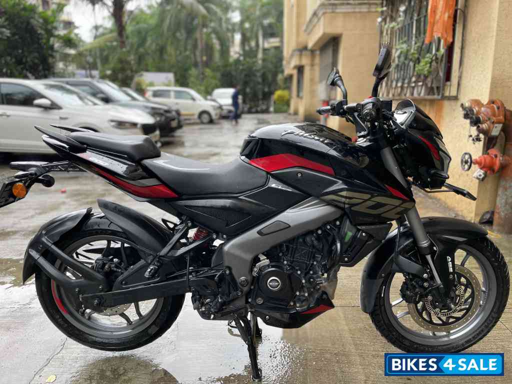 Black Bajaj Pulsar NS 200 BS6
