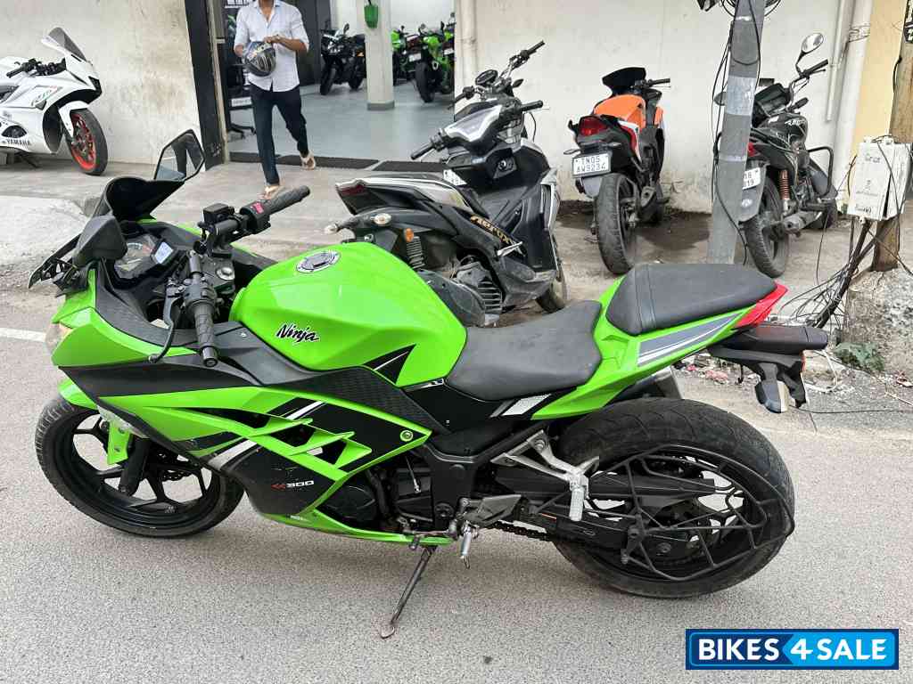 Kawasaki Ninja 300 BS6