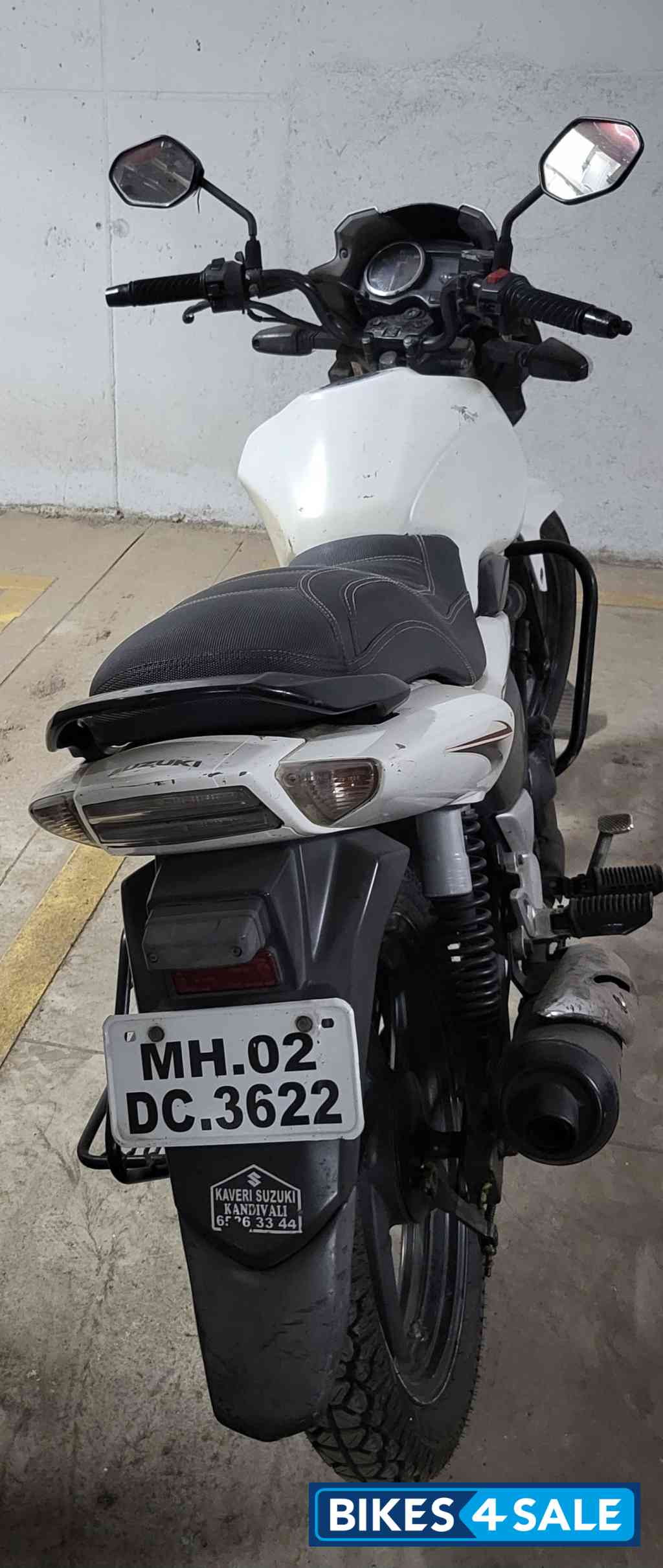 White Suzuki GS 150R White Suzuki GS 150R