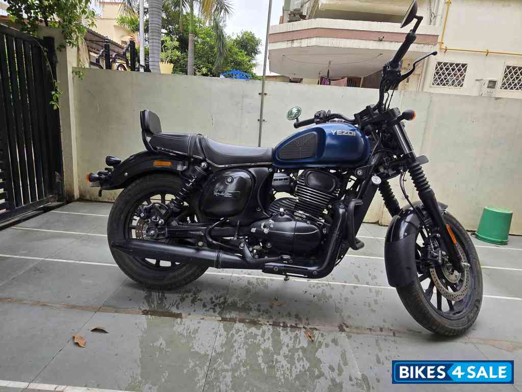 Sterl Blue Yezdi Roadster Dark Sterl Blue Yezdi Roadster Dark