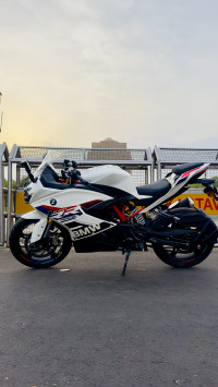 Polar White BMW G 310 RR