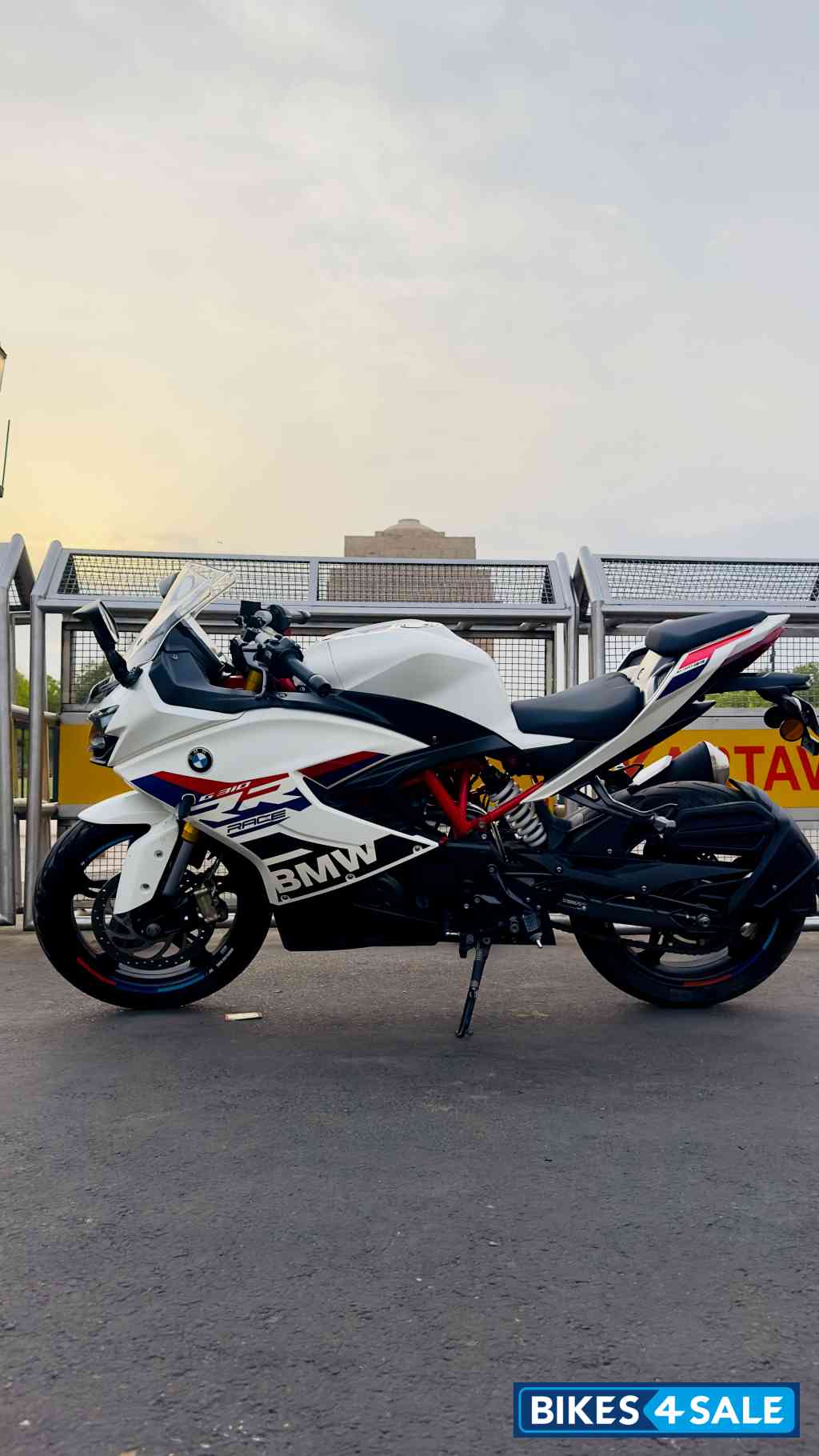 Polar White BMW G 310 RR Polar White BMW G 310 RR
