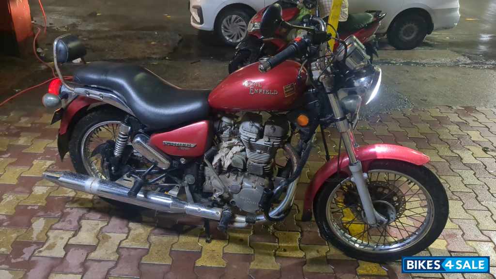 Red Royal Enfield Thunderbird TwinSpark 350