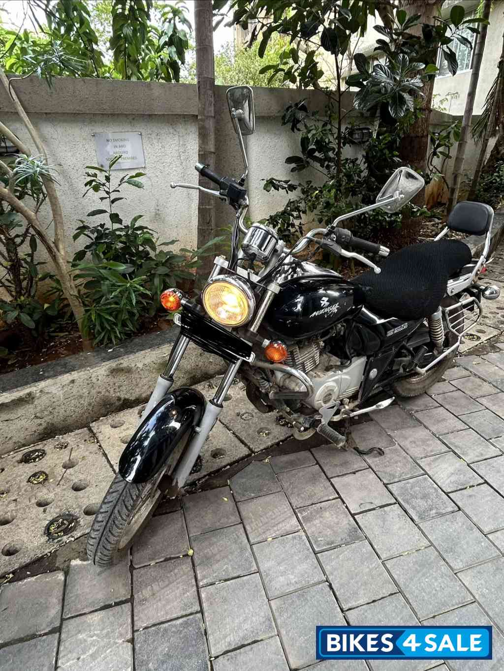 Bajaj Avenger 220 DTS-i