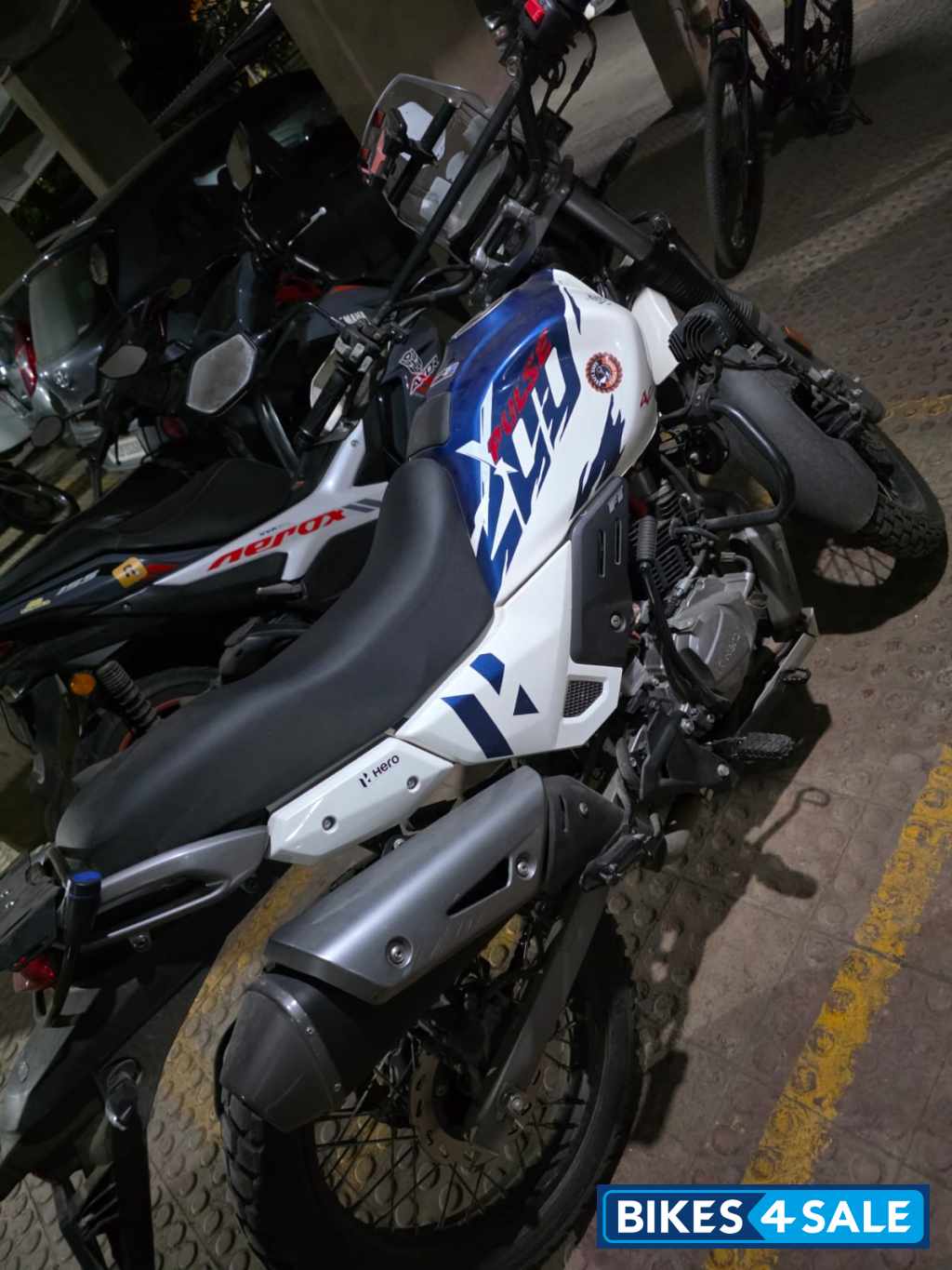 White Blue Hero Xpulse 200 4V White Blue Hero Xpulse 200 4V
