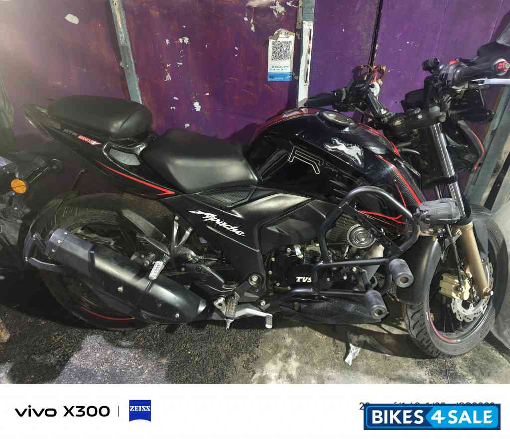Black TVS Apache RTR 200 4V