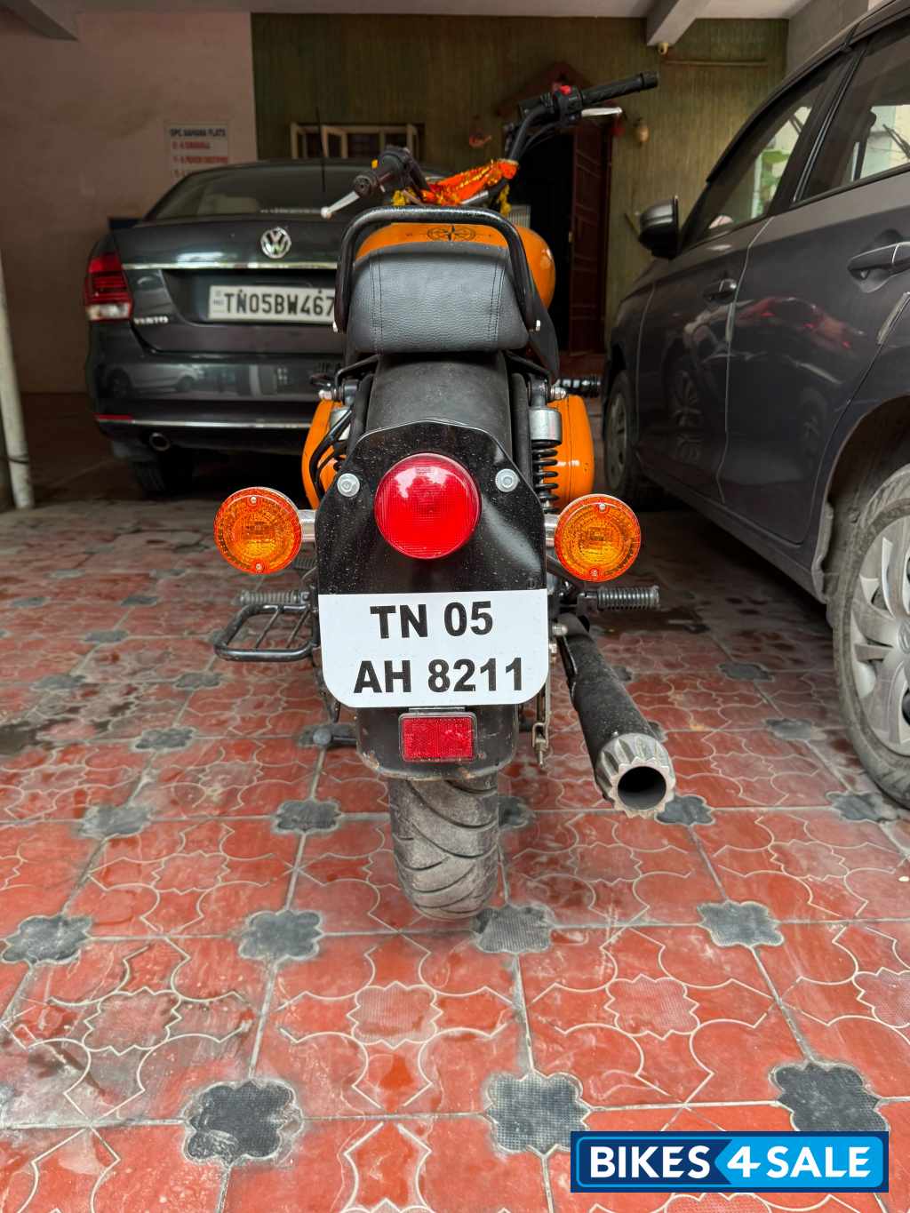 Orange Royal Enfield Classic 350 Orange Royal Enfield Classic 350