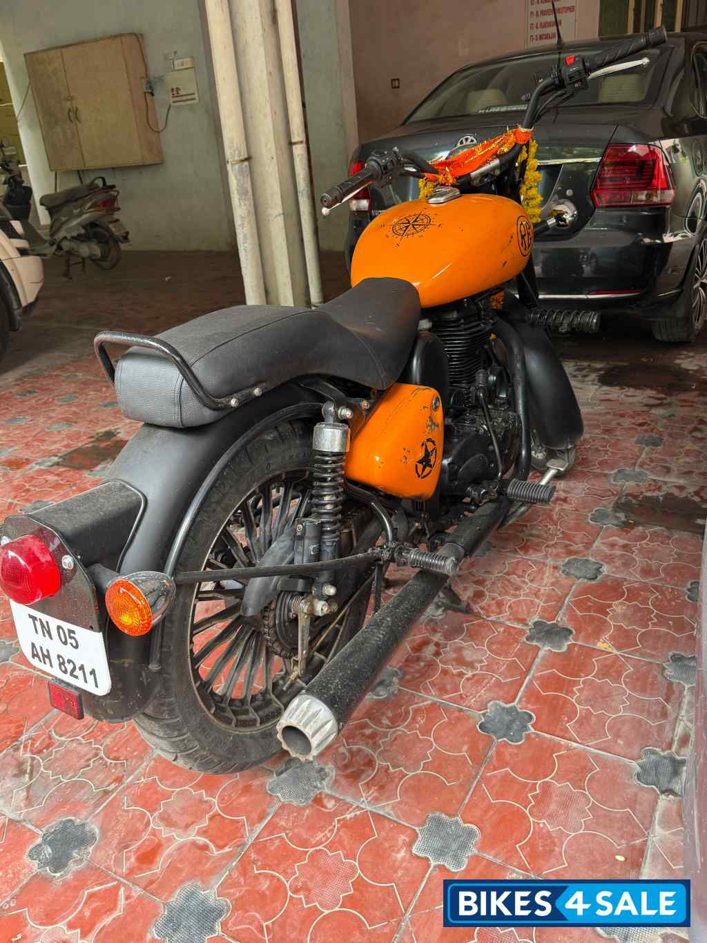 Orange Royal Enfield Classic 350 Orange Royal Enfield Classic 350