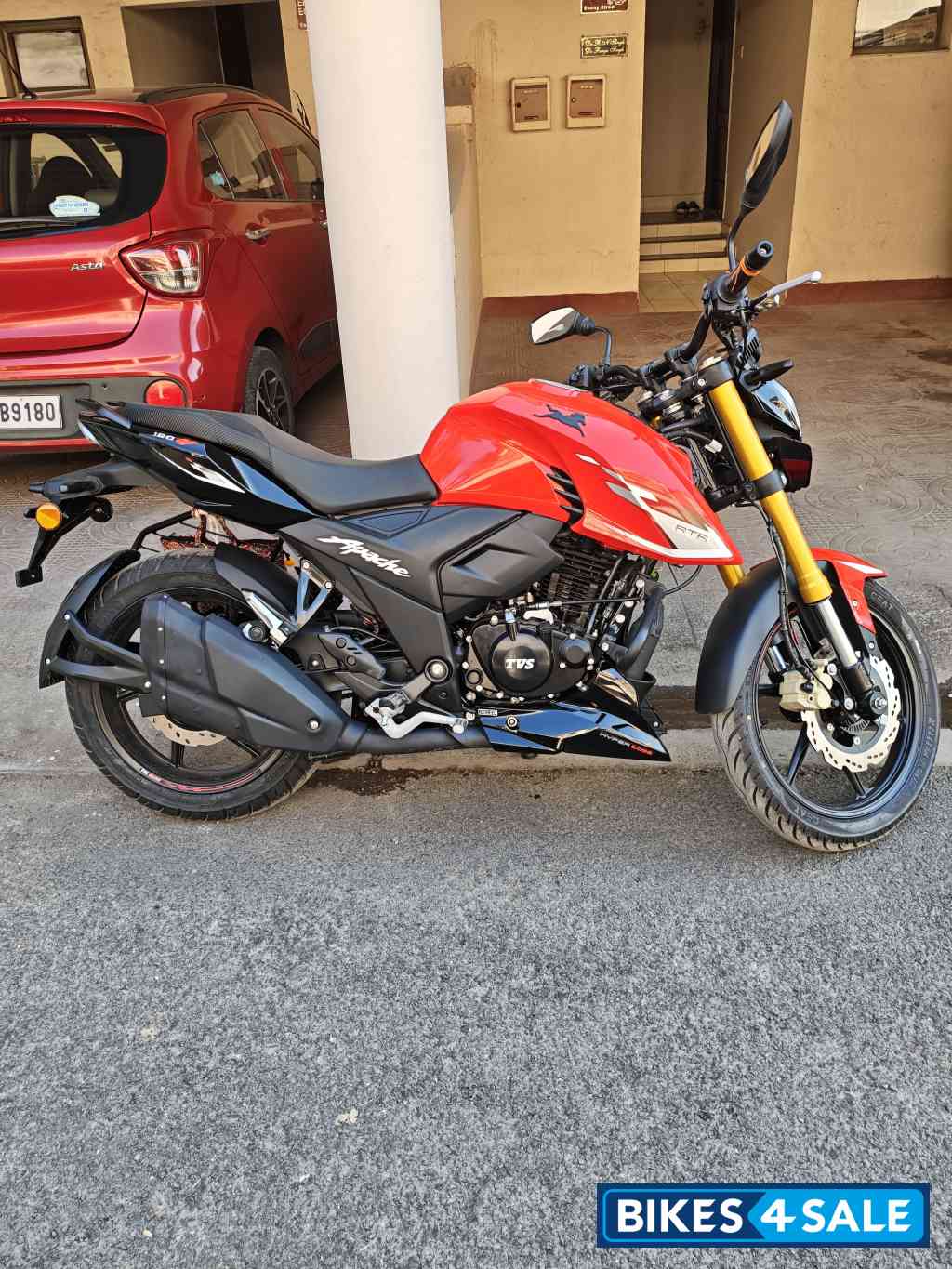 TVS Apache RTR 160 4V BS6