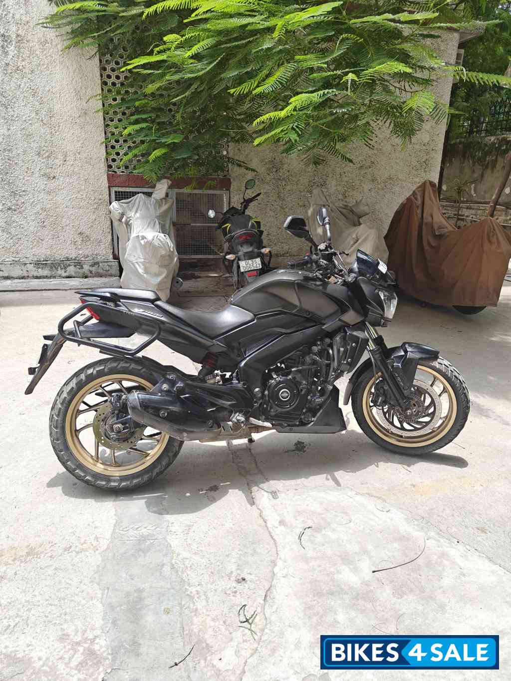 Matte Rocky Black Bajaj Dominar 400