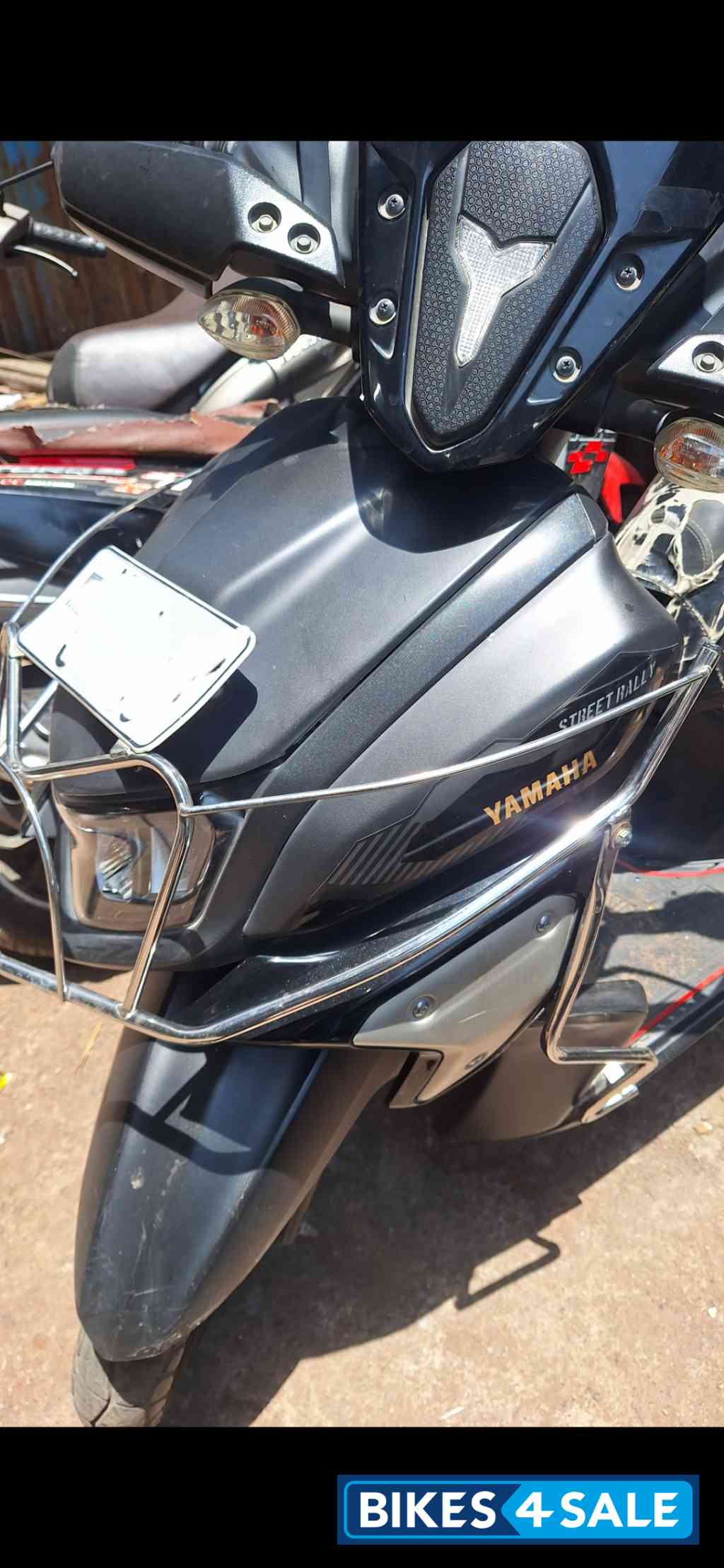 Matt Black With Golden Alloy W Yamaha RayZR Street Rally 125 Fi Hybrid