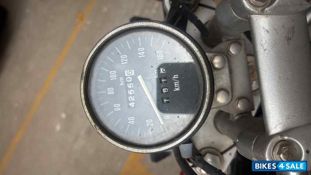 Black Bajaj Avenger 220 DTS-i