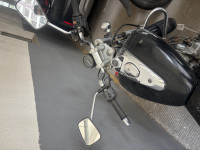 Black Bajaj Avenger 220 DTS-i