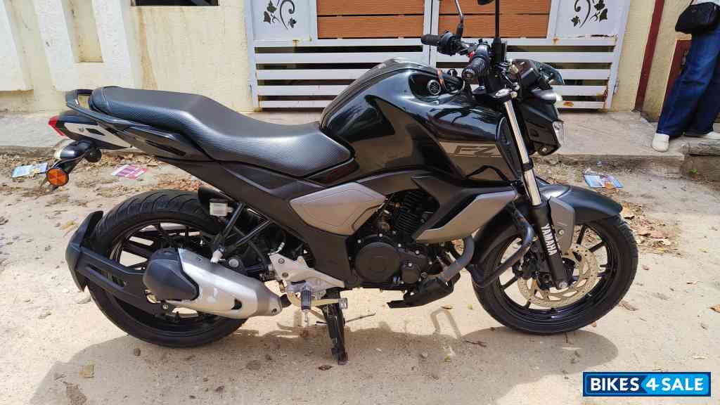 Black Yamaha FZ-S FI V3 Black Yamaha FZ-S FI V3