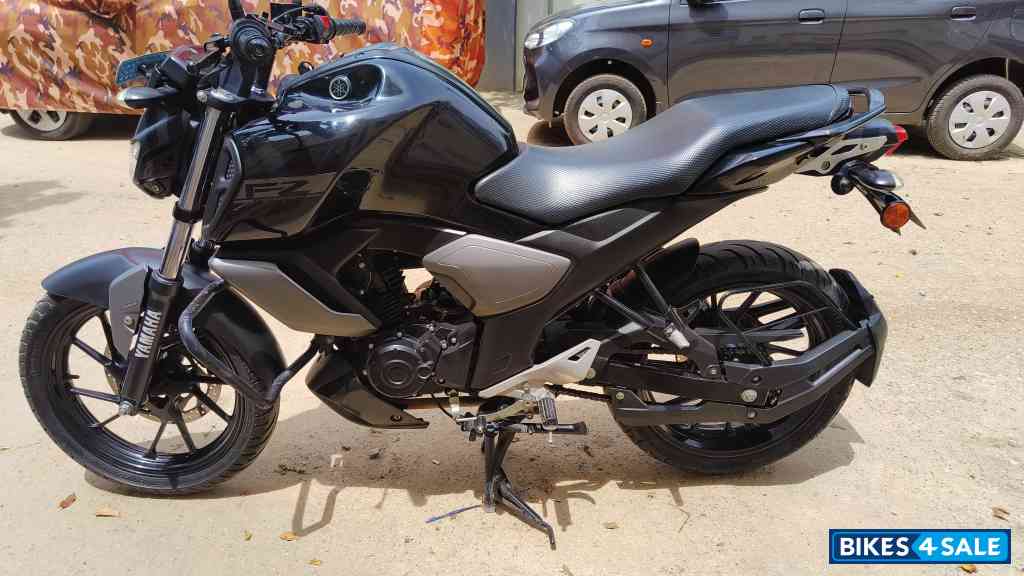 Black Yamaha FZ-S FI V3 Black Yamaha FZ-S FI V3