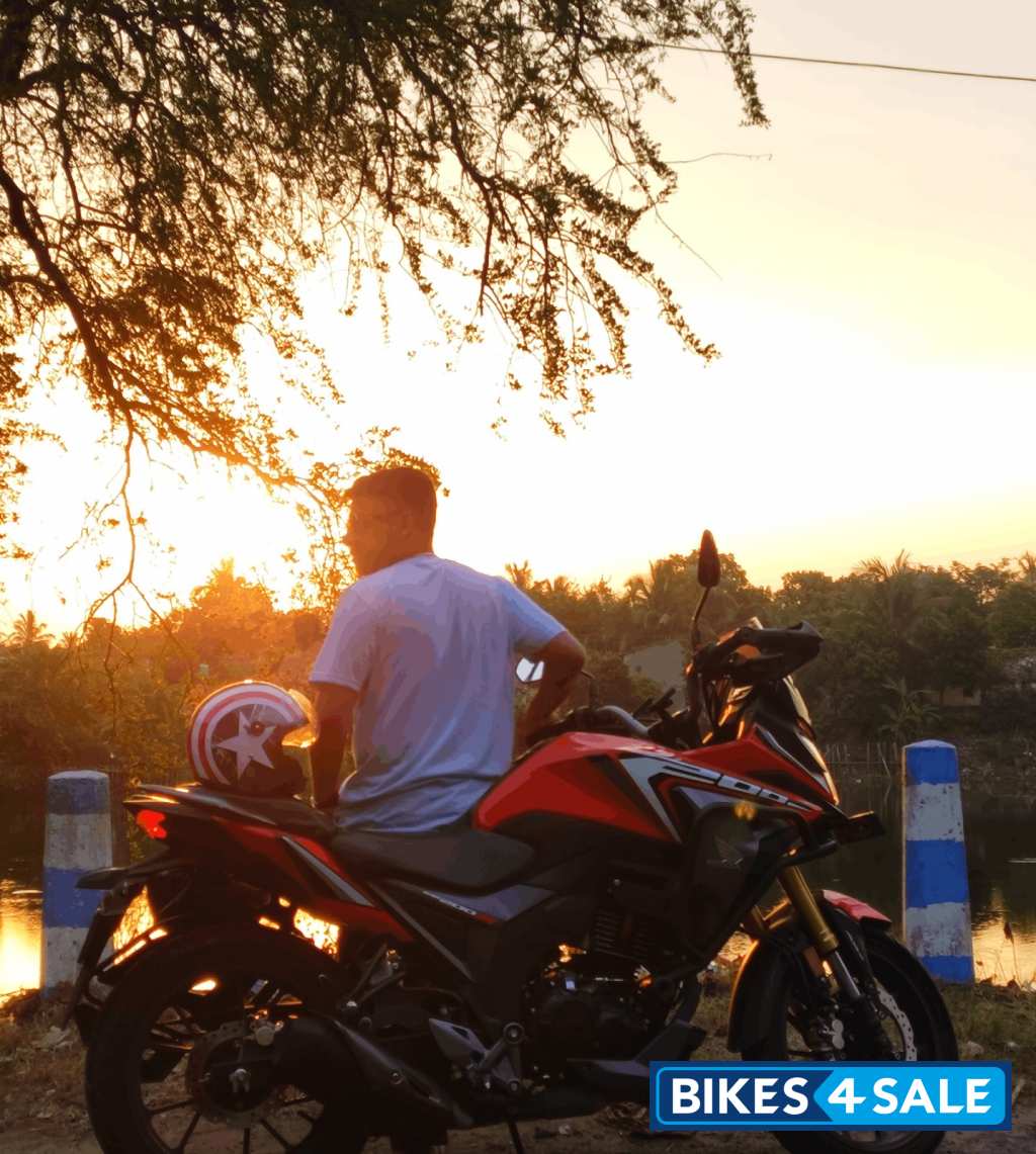 Sports Red Honda CB200X Sports Red Honda CB200X
