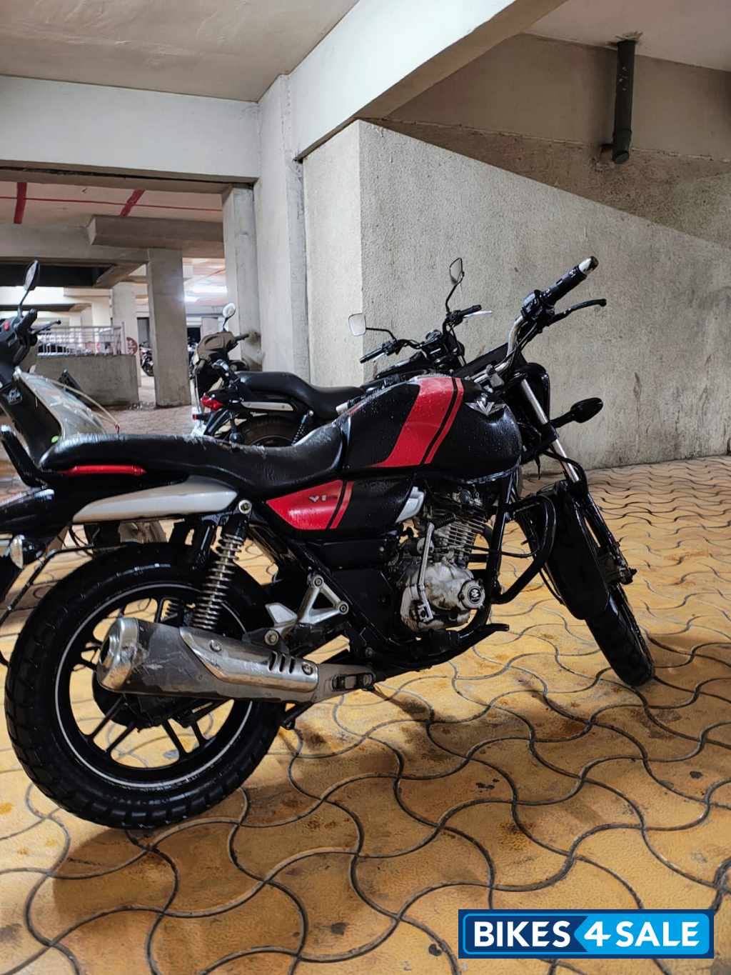Bajaj V15