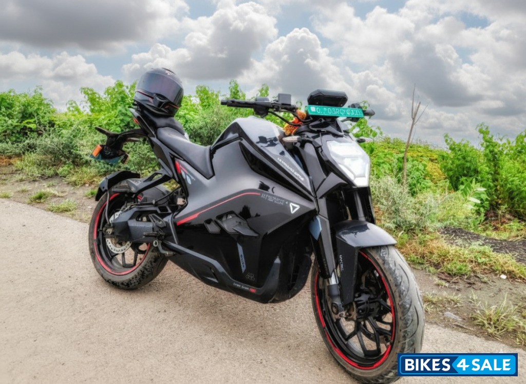 Cosmic Black Ultraviolette F77 SuperStreet Cosmic Black Ultraviolette F77 SuperStreet