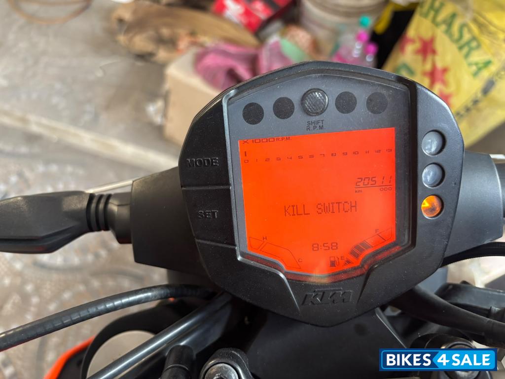 White/orange KTM Duke 125 2022