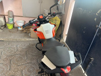 White/orange KTM Duke 125 2022