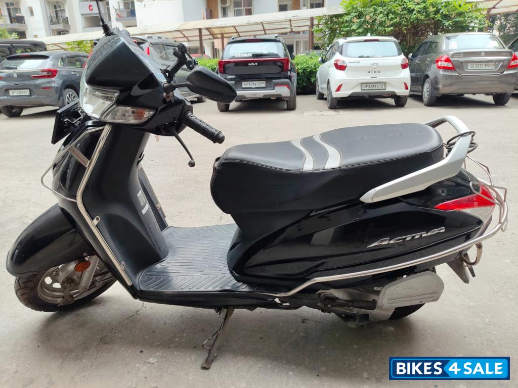 Black Honda Activa 6G Dlx