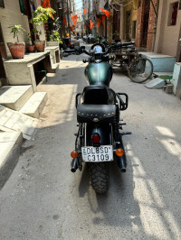 Yezdi Roadster Dark