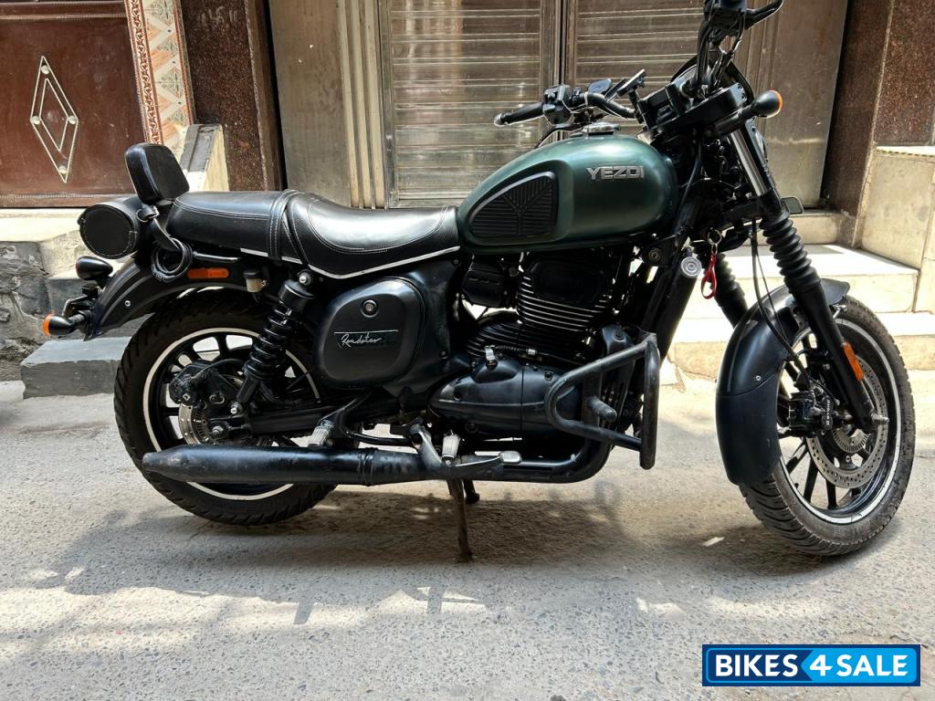 Yezdi Roadster Dark