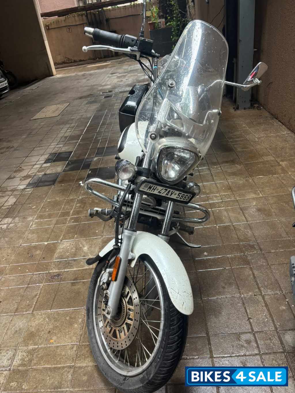 Bajaj Avenger 220 DTS-i