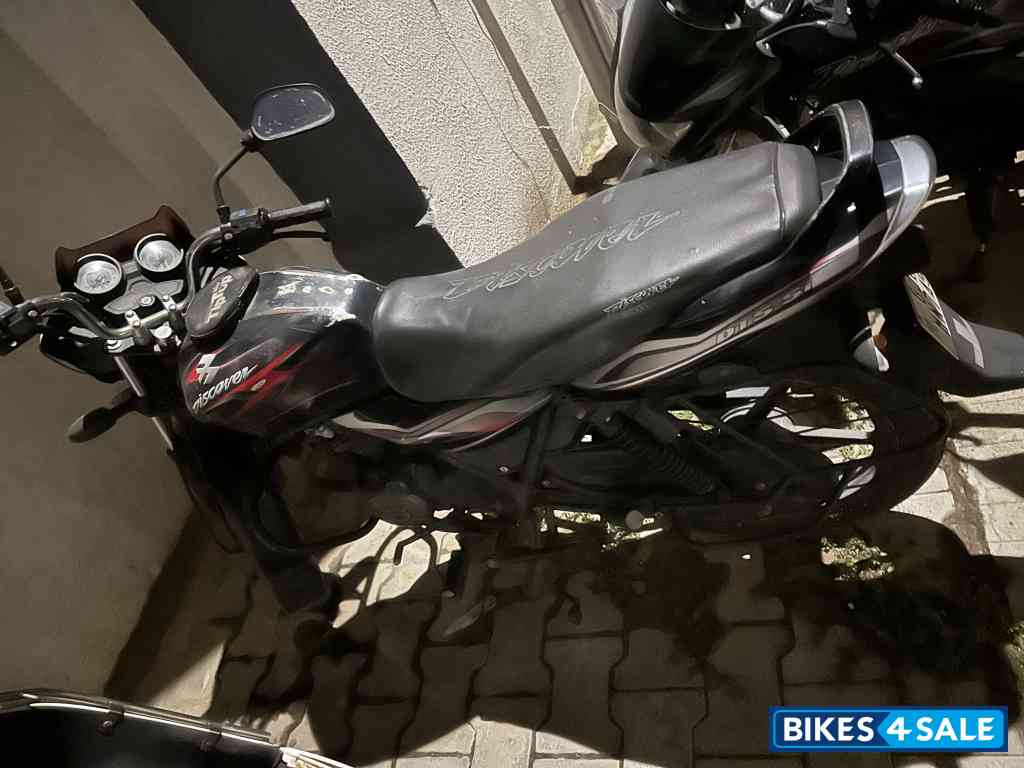 Black Bajaj Discover 100 DTS-Si Black Bajaj Discover 100 DTS-Si