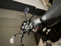 Black Bajaj Discover 100 DTS-Si