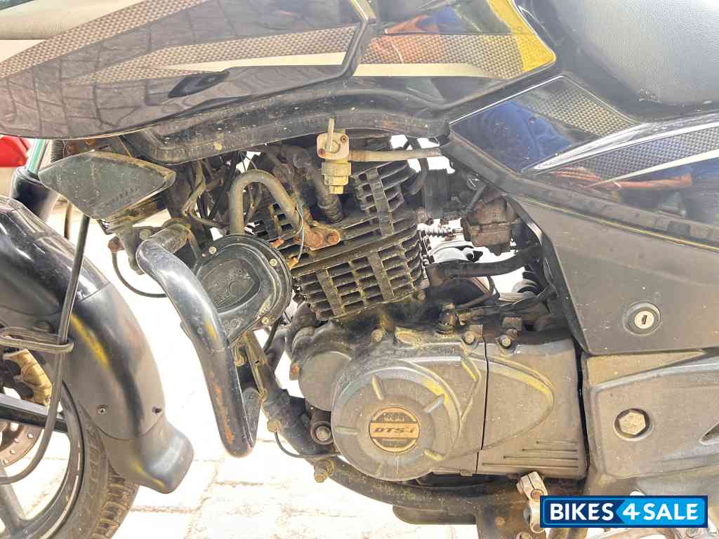 Bajaj Pulsar 220 DTSFi Bajaj Pulsar 220 DTSFi