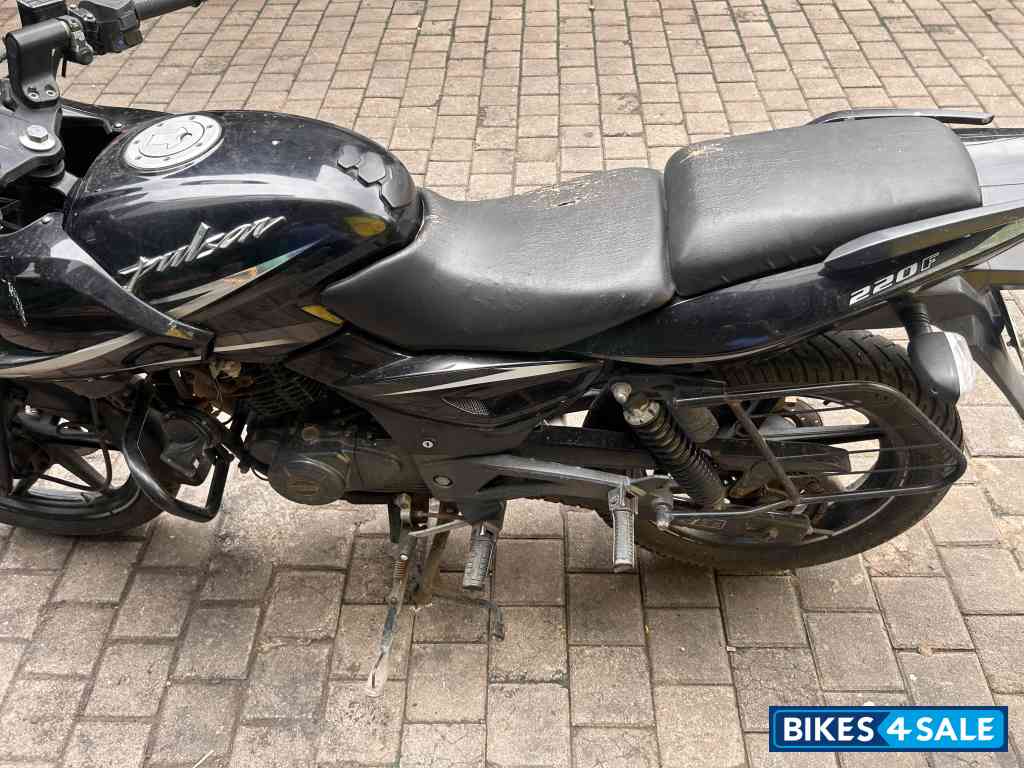 Bajaj Pulsar 220 DTSFi Bajaj Pulsar 220 DTSFi