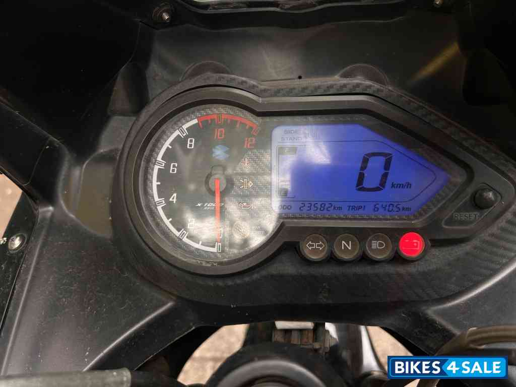 Bajaj Pulsar 220 DTSFi Bajaj Pulsar 220 DTSFi