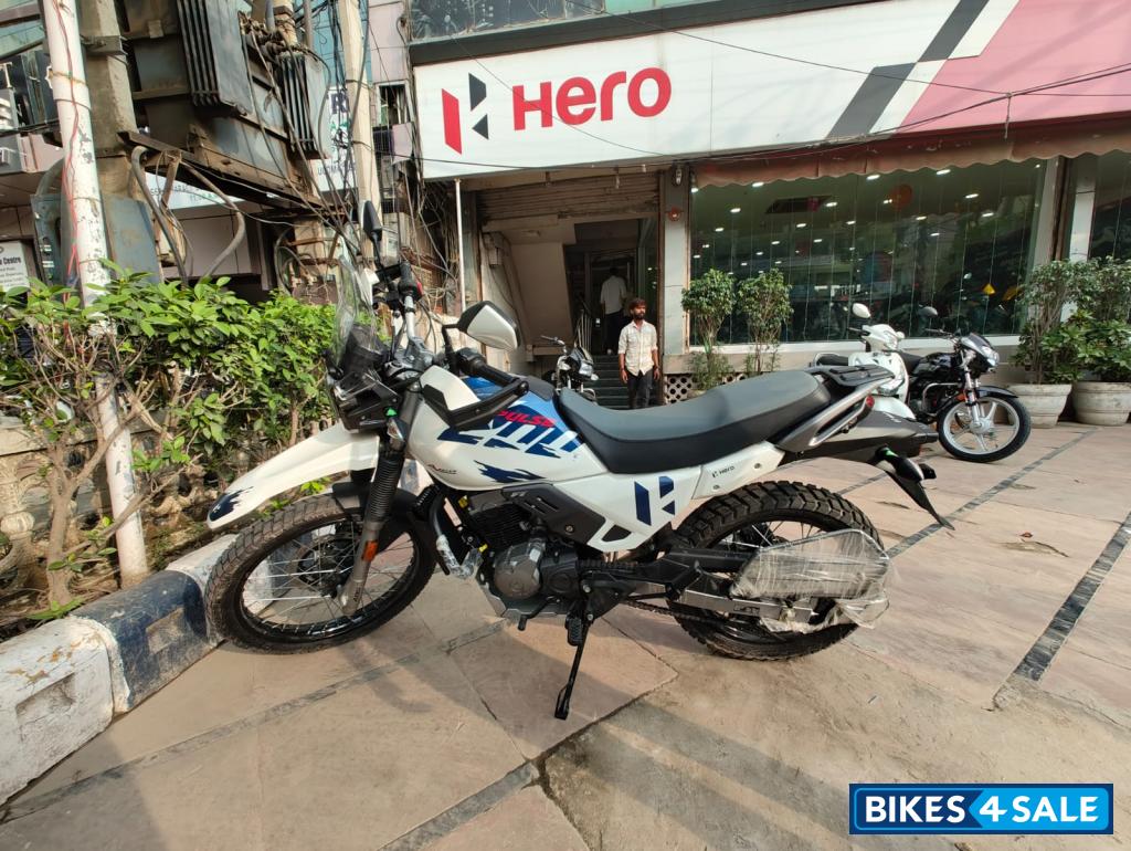 Blue And White Hero Xpulse 200 4V