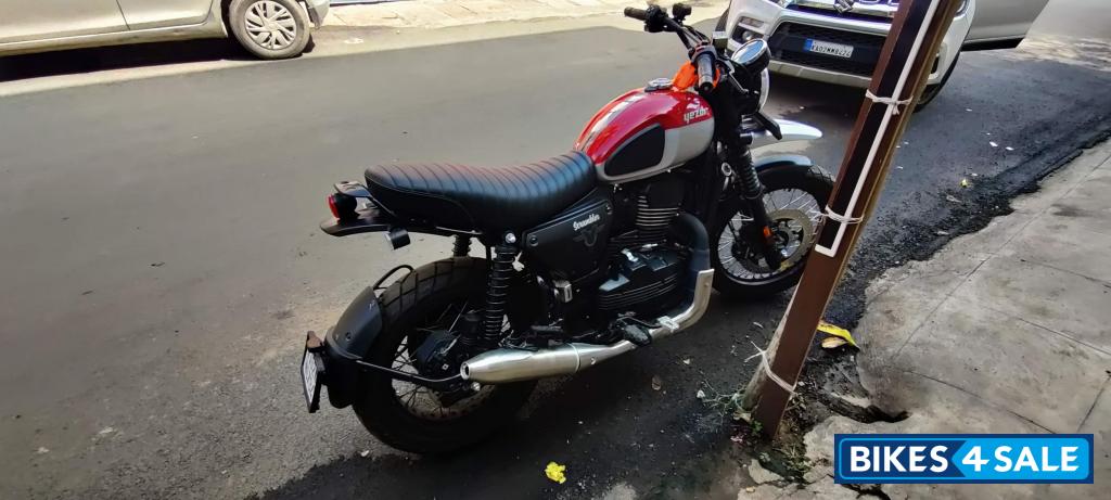 Red Dual Tone Yezdi Scrambler Dual Tone