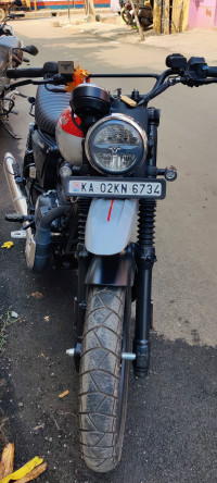 Red Dual Tone Yezdi Scrambler Dual Tone