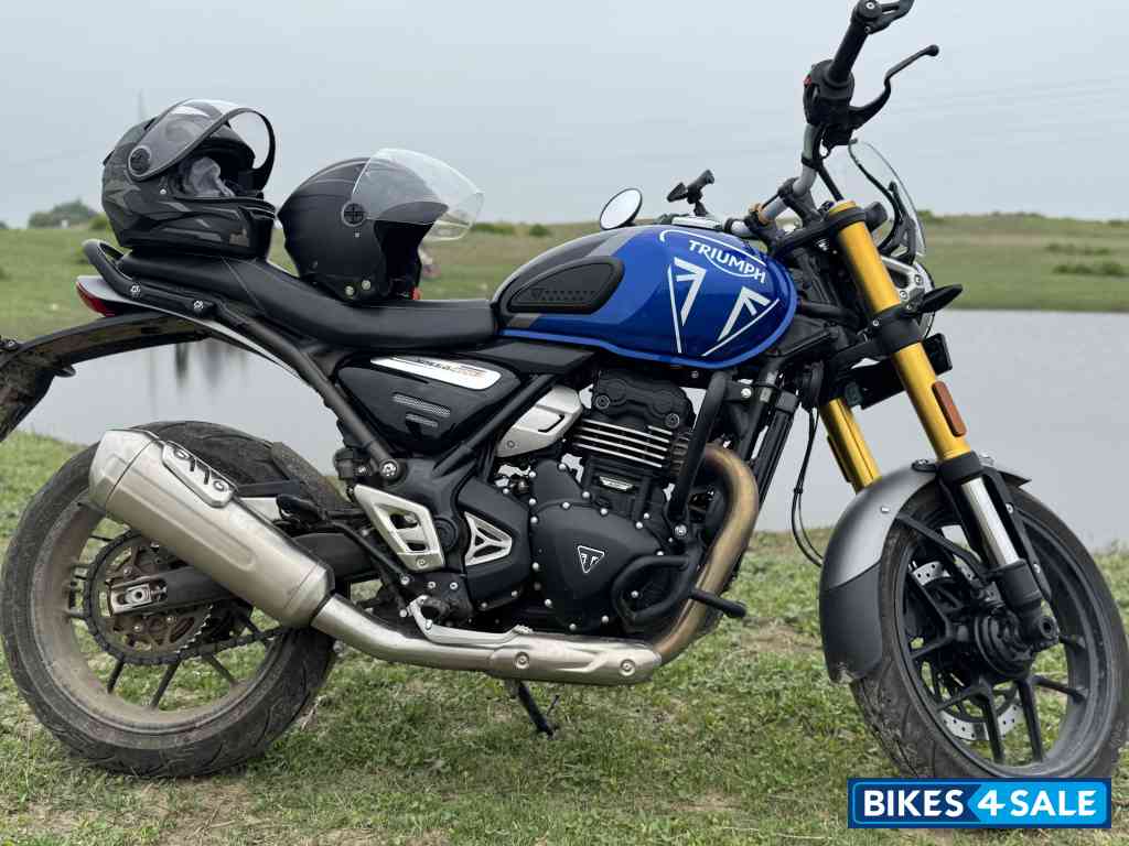 Caspian Blue Triumph Speed 400 Caspian Blue Triumph Speed 400