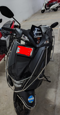 Black Suzuki Avenis 125 Ride Connect Edition