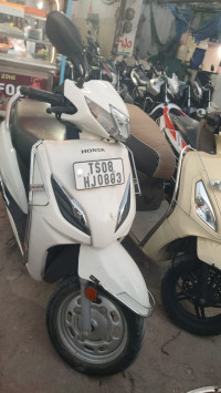 White Honda Activa 6G