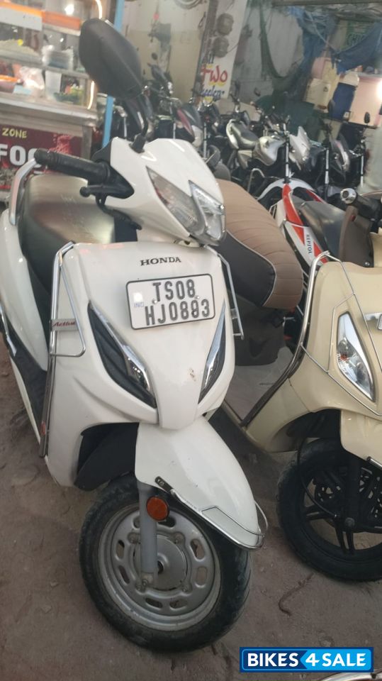 White Honda Activa 6G White Honda Activa 6G