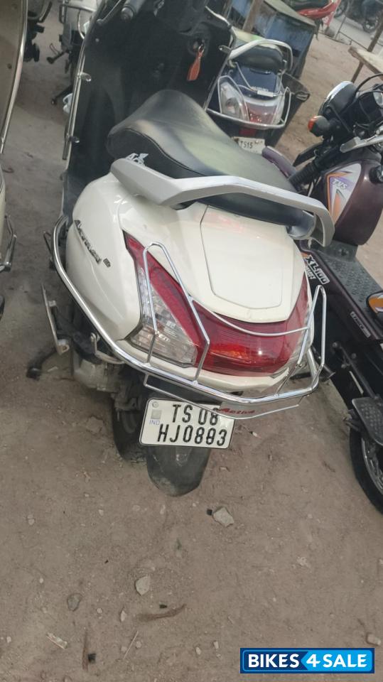 White Honda Activa 6G White Honda Activa 6G