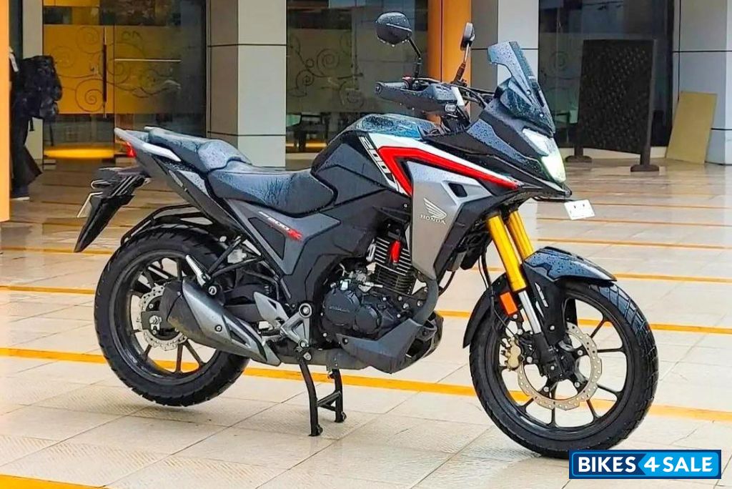 Sports Red Honda CB200X