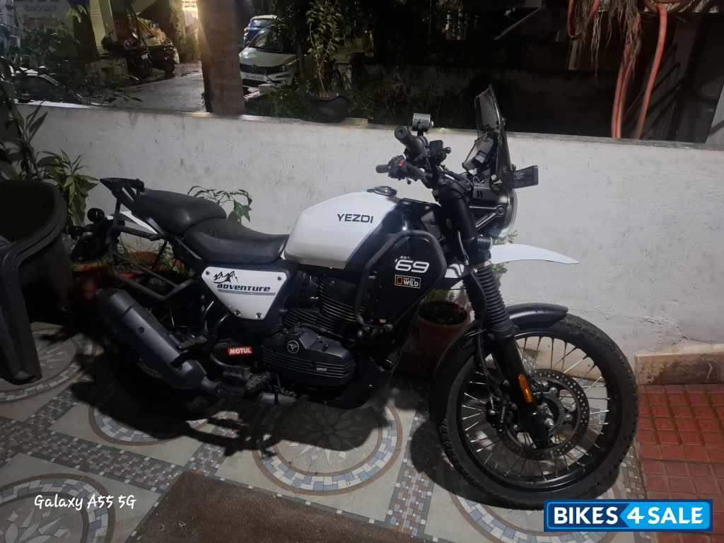 Yezdi Adventure Gloss 2024