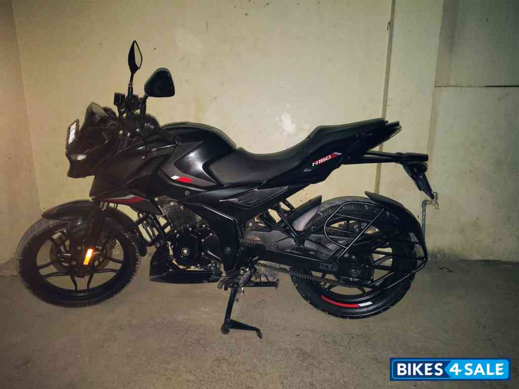 Brooklyn Black Bajaj Pulsar N160