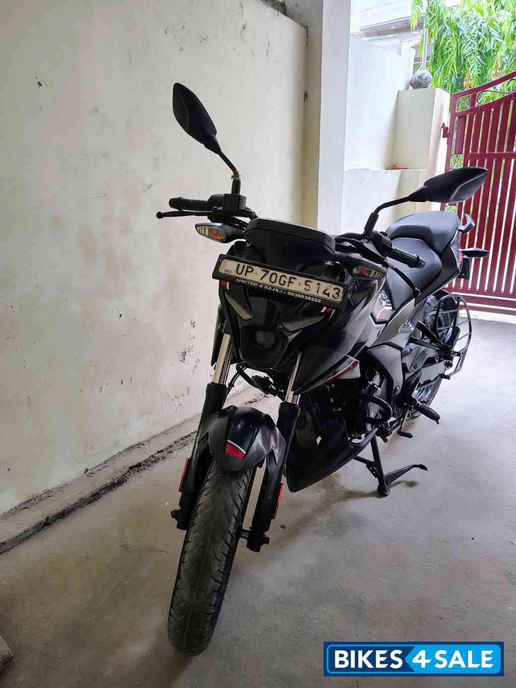 Brooklyn Black Bajaj Pulsar N160 Brooklyn Black Bajaj Pulsar N160