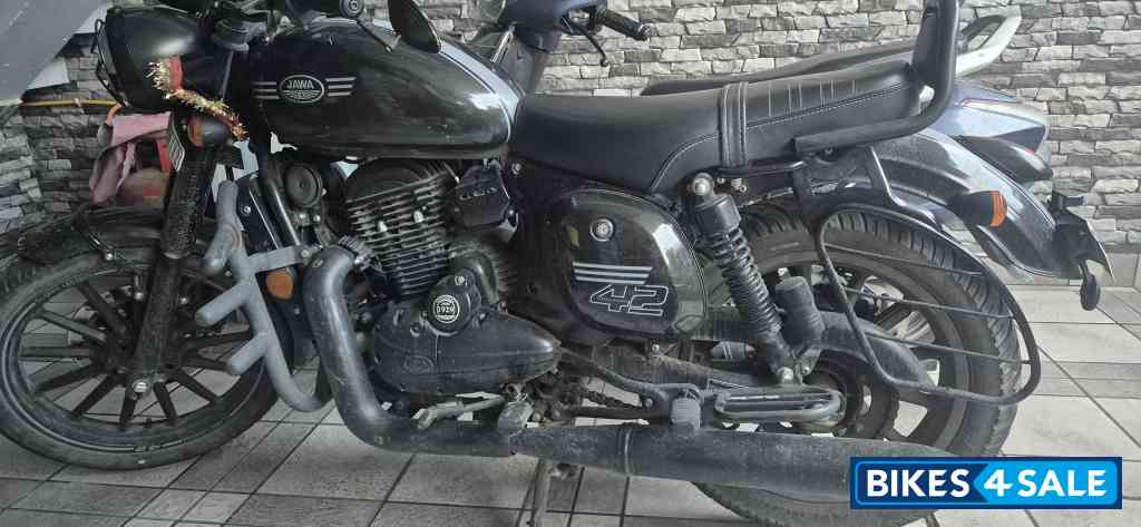 Jawa 42 Dual Tone