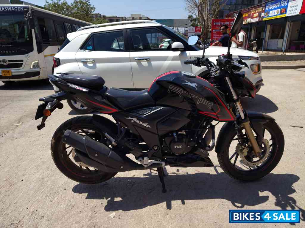 Black TVS Apache RTR 200 Fi 4V