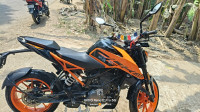 Orange KTM Duke 200 2024