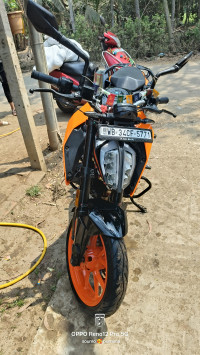 Orange KTM Duke 200 2024